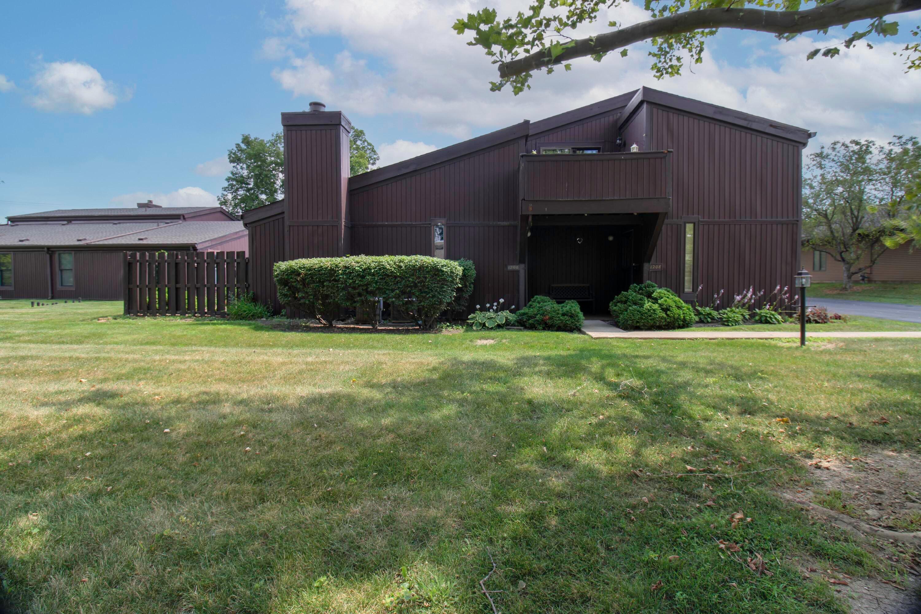 1206 Crescent Heights Road Marion, OH 43302 - Photo 3 of 21 IMG_7011HDRCres-Edit