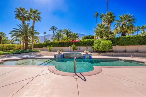 $2,400,000 | 696 East Vereda Sur, Palm Springs, CA 92262