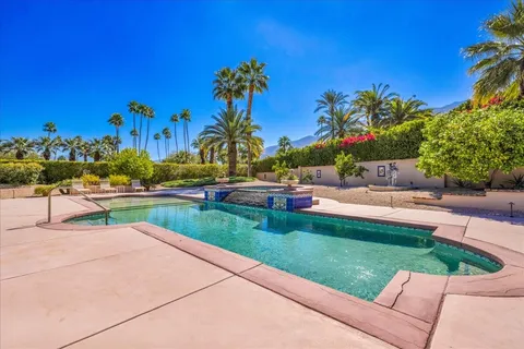 $2,400,000 | 696 East Vereda Sur, Palm Springs, CA 92262