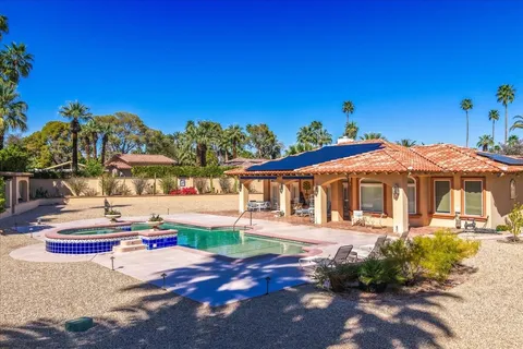 $2,400,000 | 696 East Vereda Sur, Palm Springs, CA 92262