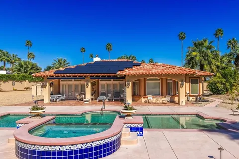 $2,400,000 | 696 East Vereda Sur, Palm Springs, CA 92262