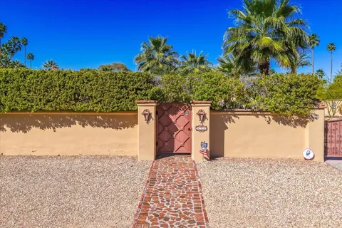 $2,400,000 | 696 East Vereda Sur, Palm Springs, CA 92262