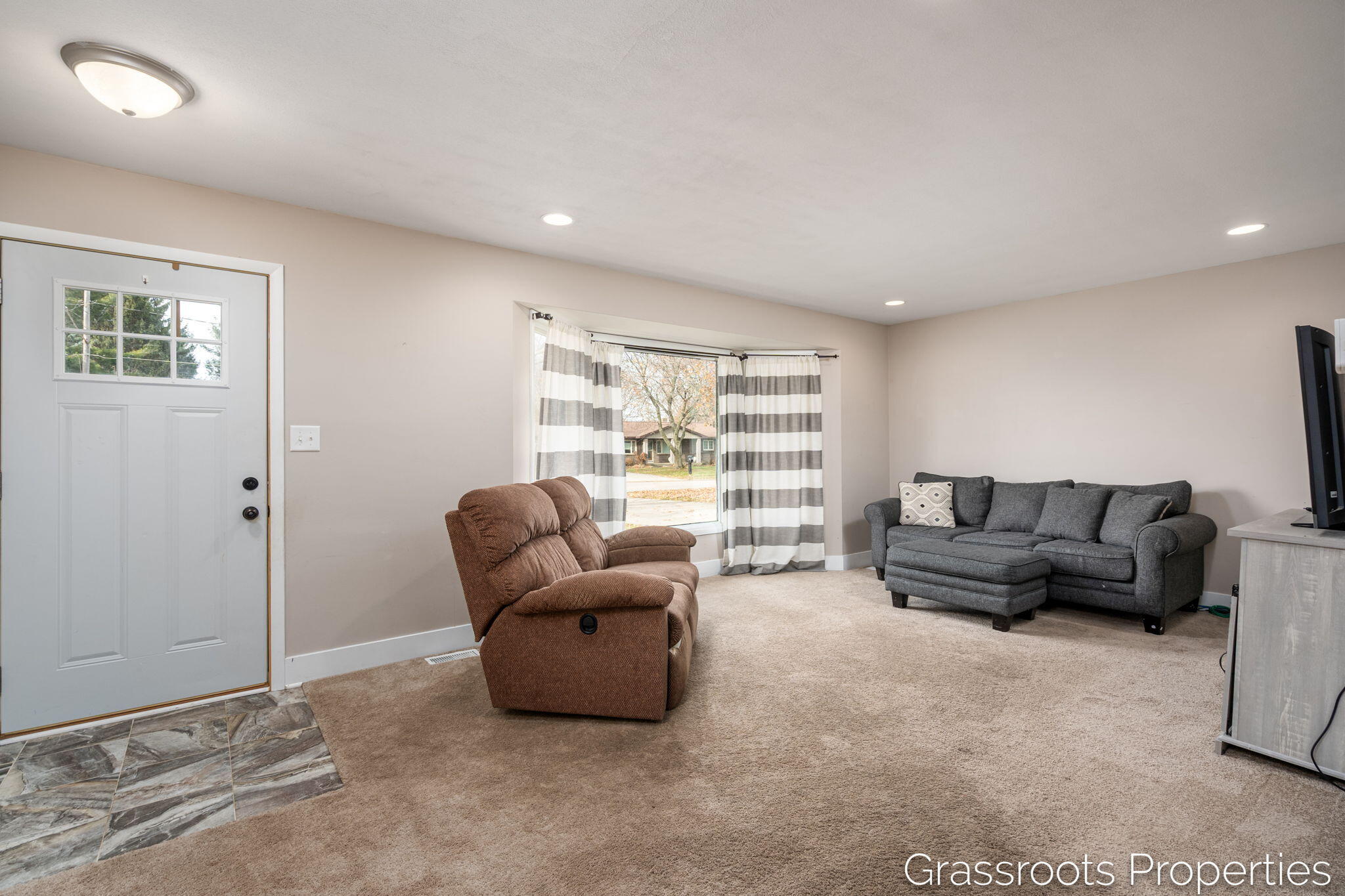 7700 Ridgewood Drive Jenison, MI 49428 - Photo 7 of 29 9-web-or-mls-7700 Ridgewood-9