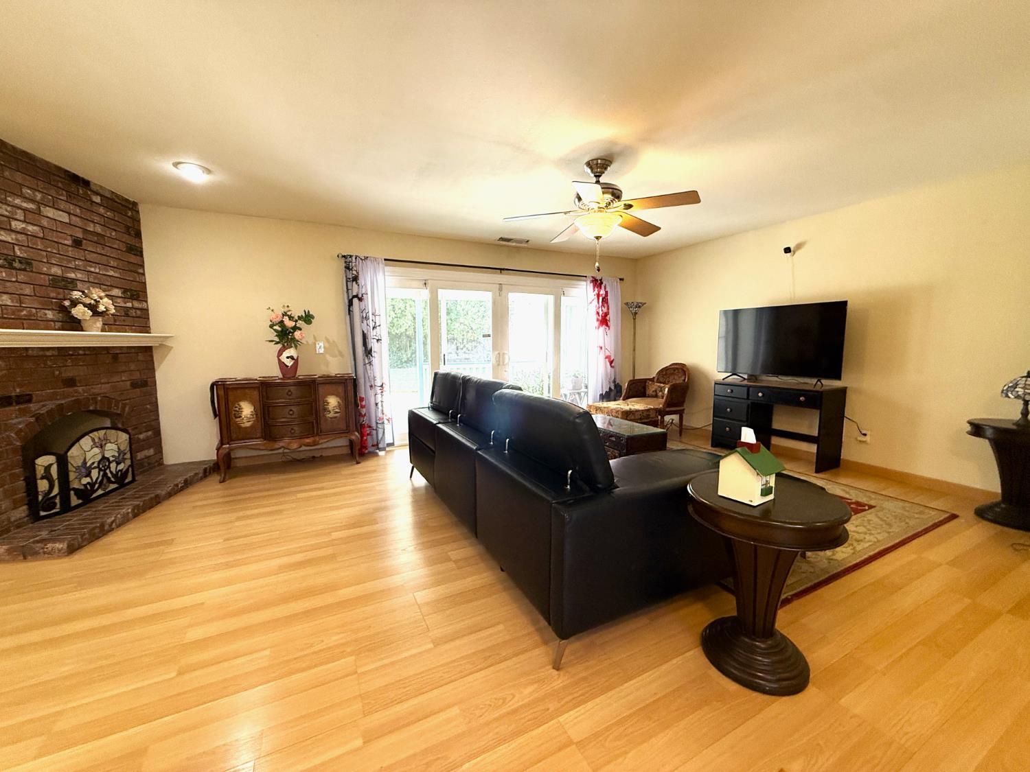 6544 Surfside Way Sacramento, CA 95831 - Photo 5 of 22