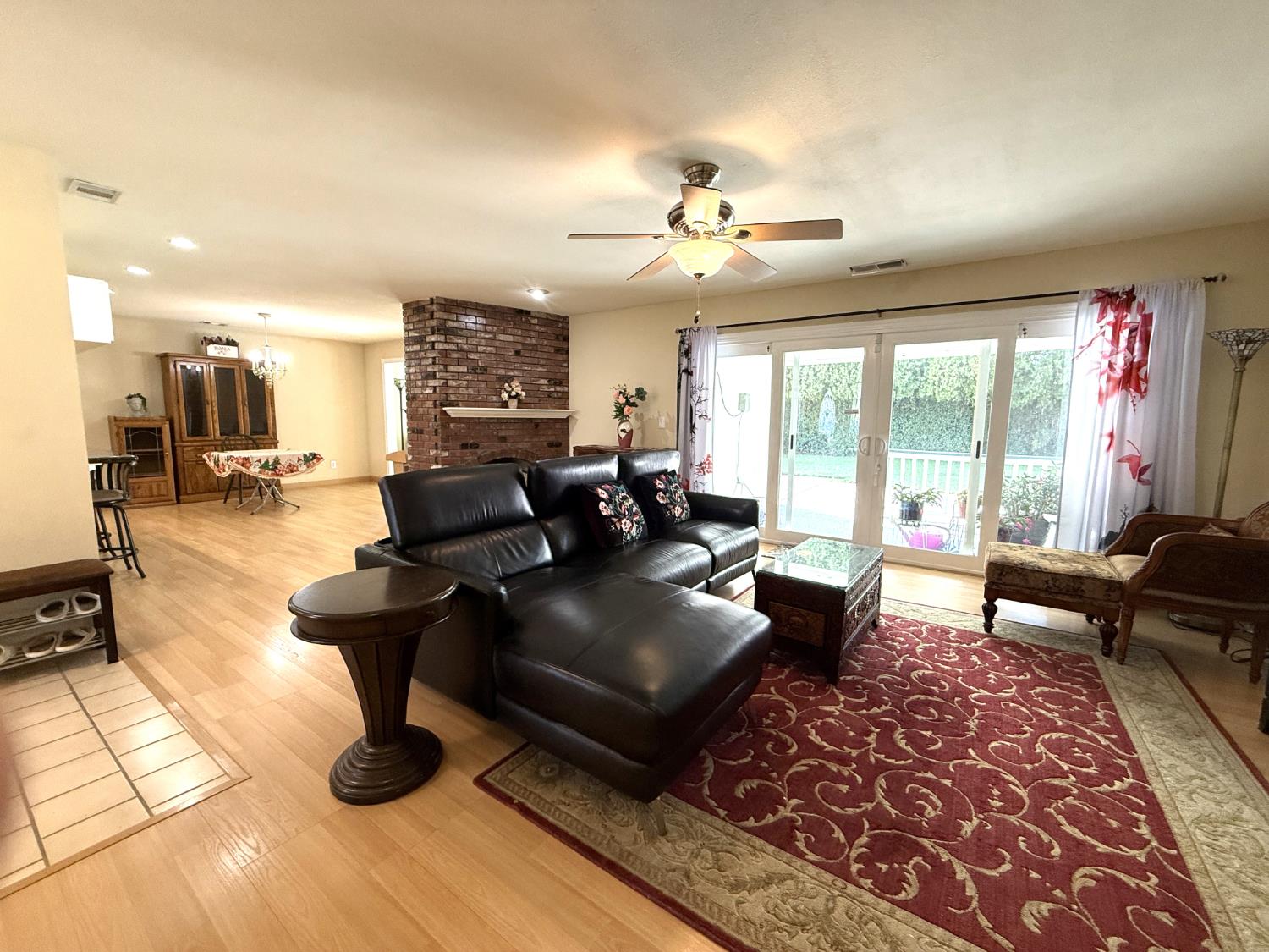 6544 Surfside Way Sacramento, CA 95831 - Photo 7 of 22