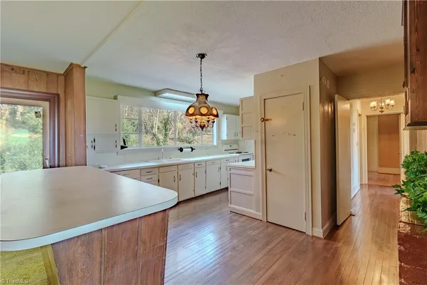$358,400 | 129 Oaklawn Road, Mount Airy, NC 27030