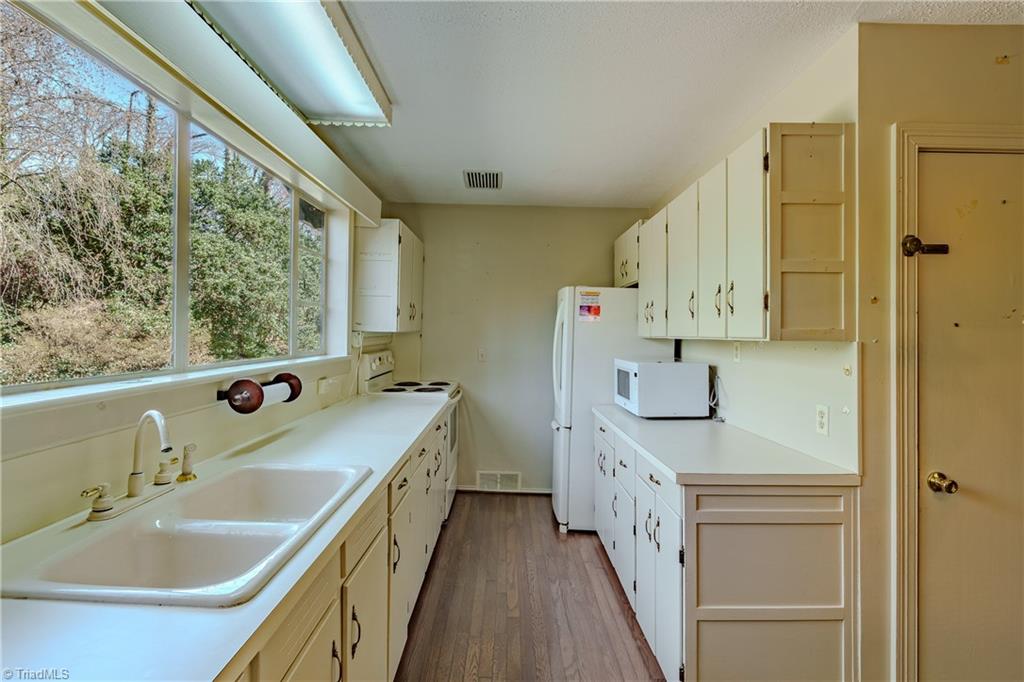 129 Oaklawn Road Mount Airy, NC 27030 - Photo 19 of 50