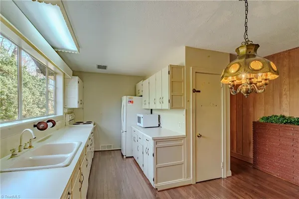 $358,400 | 129 Oaklawn Road, Mount Airy, NC 27030