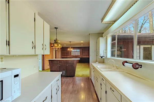 $358,400 | 129 Oaklawn Road, Mount Airy, NC 27030