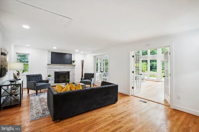 $1,299,999 | 2000 Homer Terrace, Reston, VA 20191