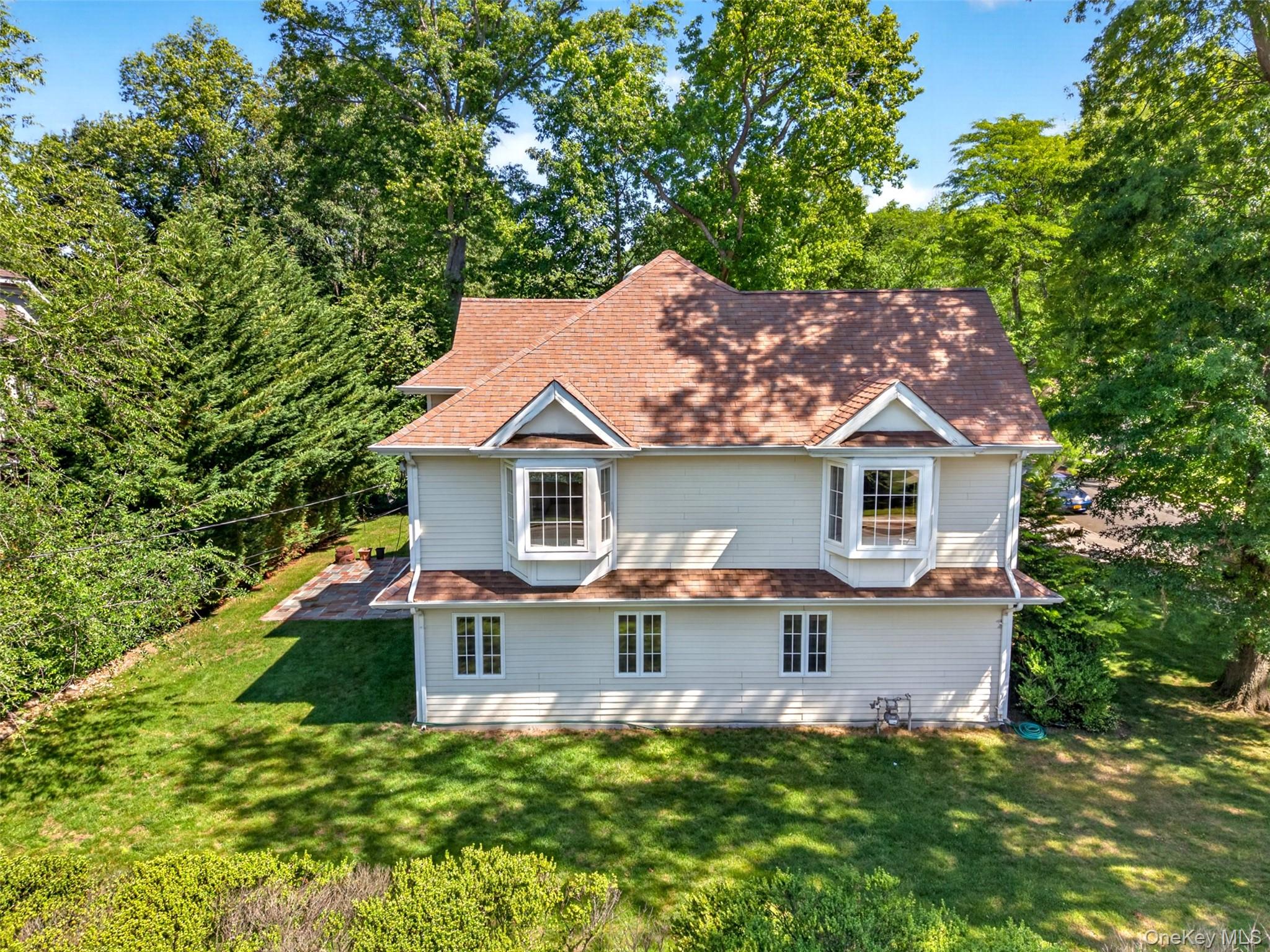 60 Plymouth Road Great Neck, NY 11023 - Photo 27 of 29