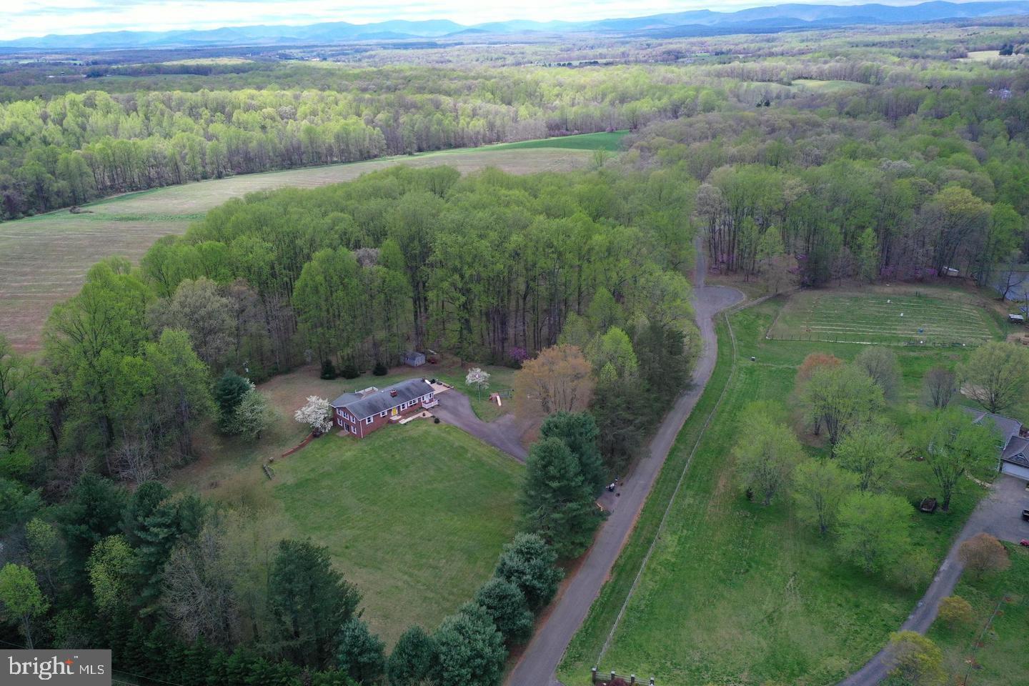 7223 Burke Lane Warrenton, VA 20186 - Photo 2 of 26