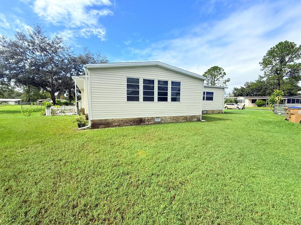 220 Ellsworth Drive Kissimmee, FL 34758 - Photo 6 of 40 a house view with a garden space