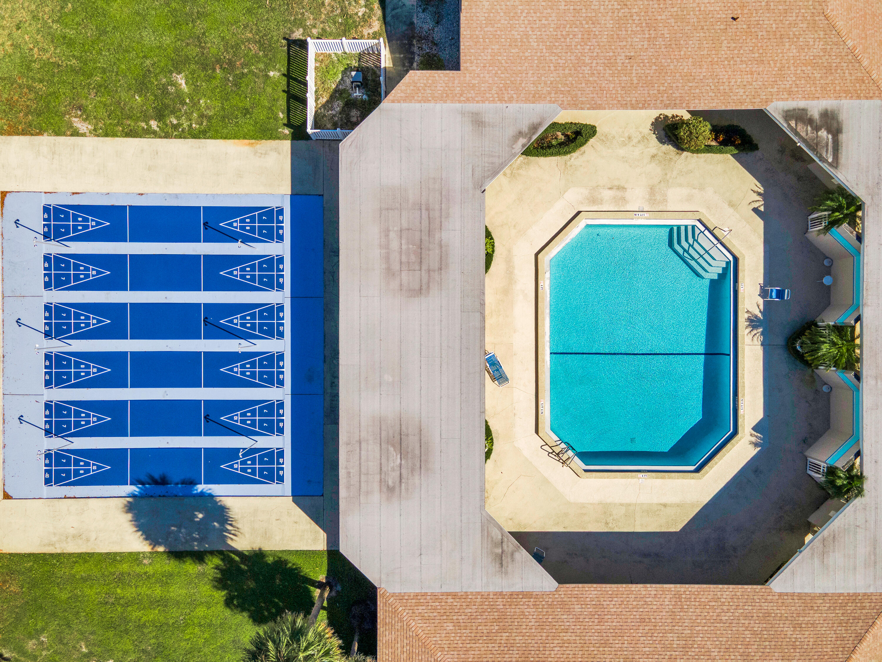 312 Northeast 17th Avenue, Unit 202 Boynton Beach, FL 33435 - Photo 29 of 44 a view of a bird bath tub