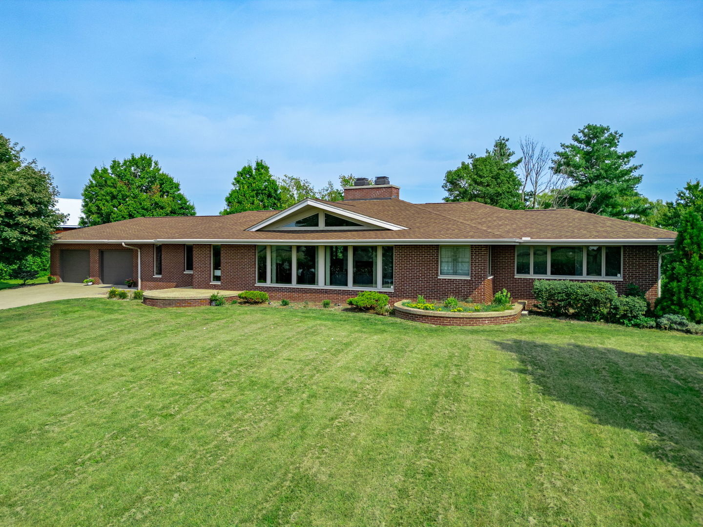 16181 Sand Road Fulton, IL 61252 - Photo 1 of 57 a front view of a house with a garden