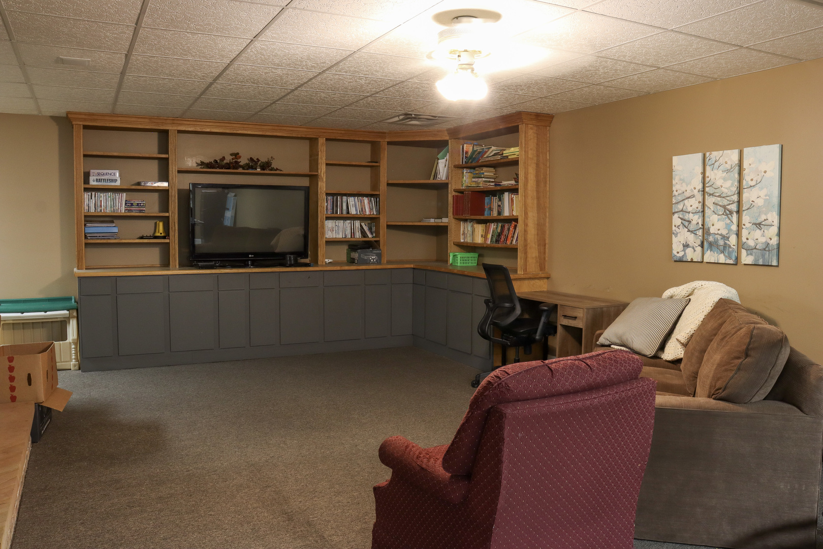 16181 Sand Road Fulton, IL 61252 - Photo 34 of 57 a living room with furniture and a flat screen tv