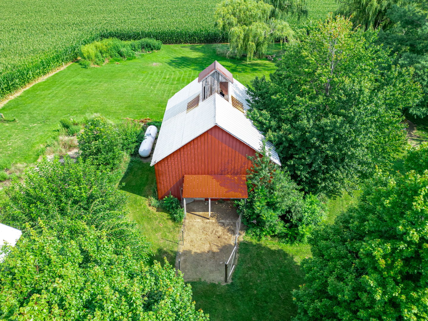16181 Sand Road Fulton, IL 61252 - Photo 47 of 57 an aerial view of a house