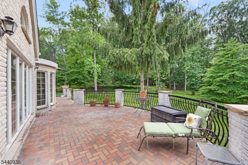 10 Loriann Road Warren, NJ 07059 - Photo 12 of 34