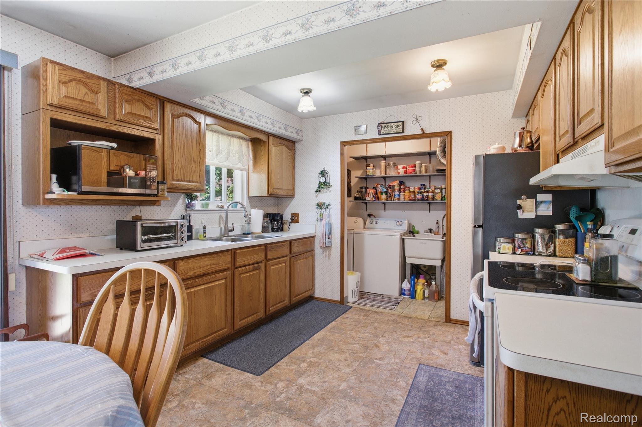 47395 Dequindre Road Rochester, MI 48307 - Photo 5 of 19 Kitchen