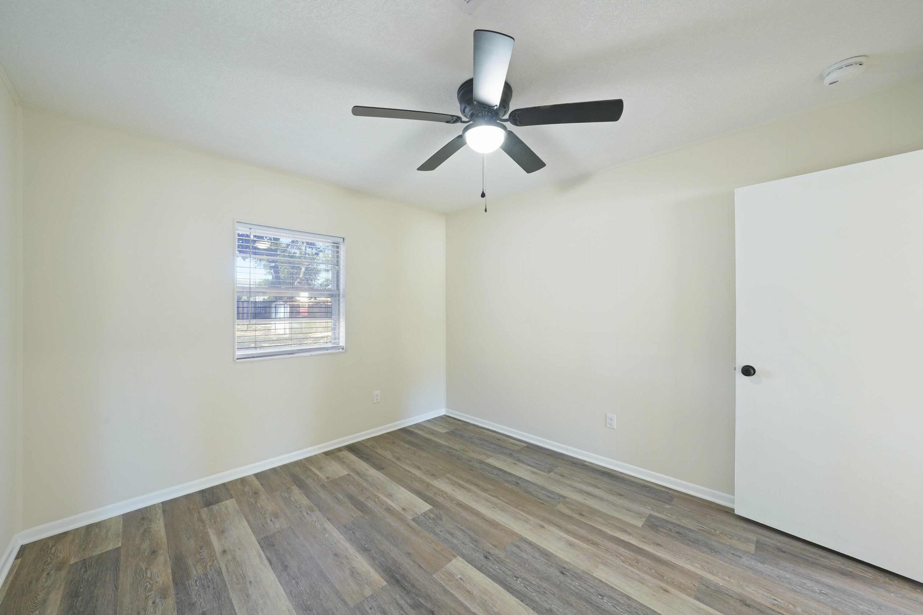 430 Edge Avenue Valparaiso, FL 32580 - Photo 21 of 31 20