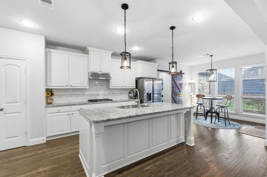 4900 Bonfire Way Little Elm, TX 76227 - Photo 8 of 38