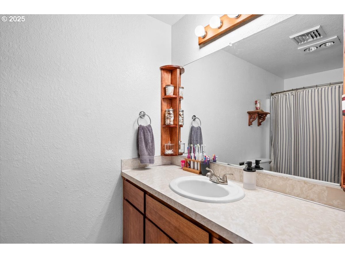 315 Columbia Loop Road Roseburg, OR 97471 - Photo 13 of 23 Gallery Image 13