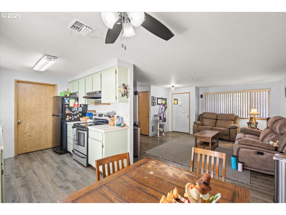 315 Columbia Loop Road Roseburg, OR 97471 - Photo 8 of 23 Gallery Image 8