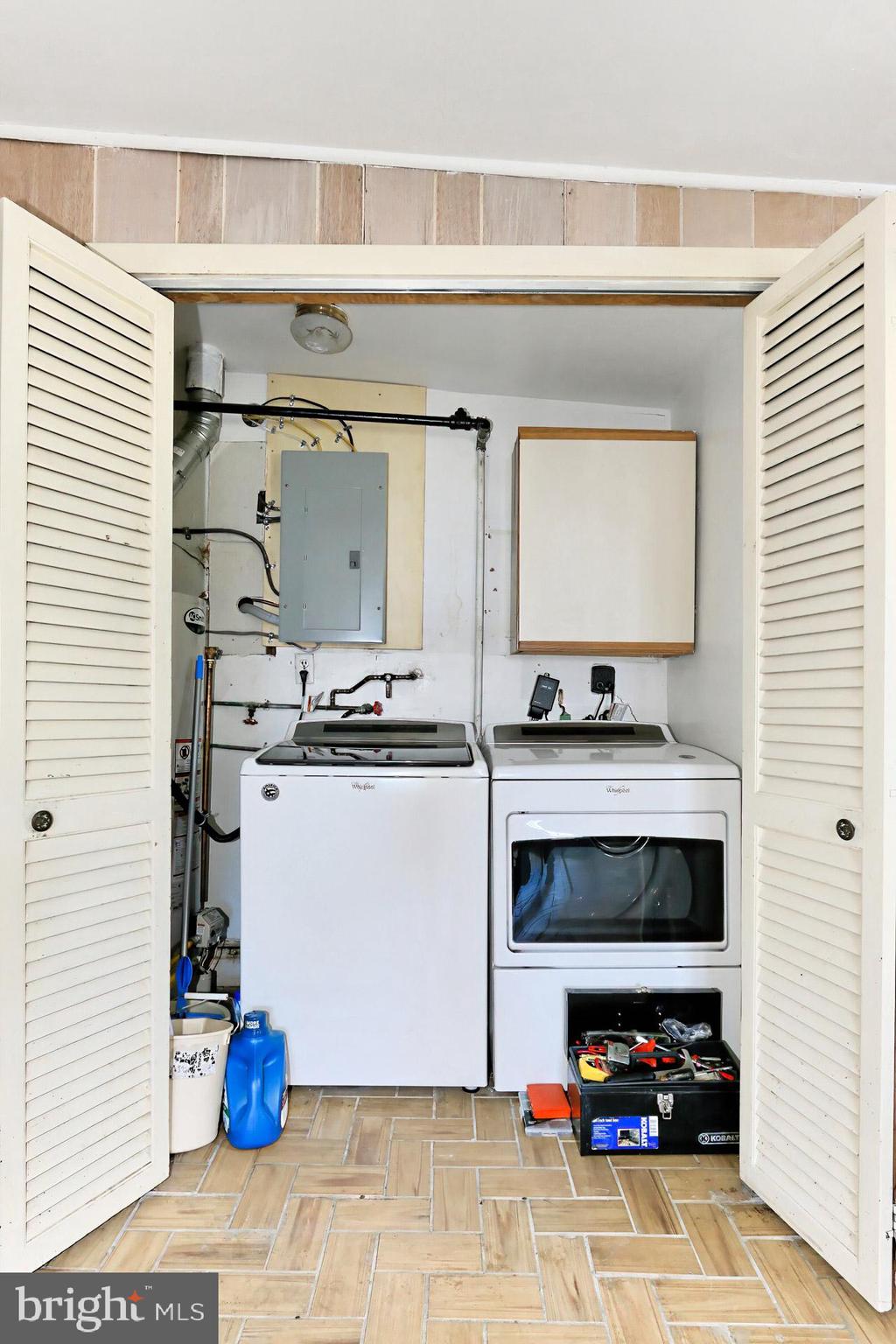 1806 Shenandoah Road Alexandria, VA 22308 - Photo 19 of 33 a utility room with closet and window