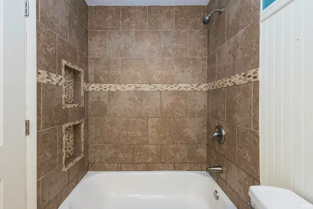 $224,900 | 2117 West Sacramento Drive, Muncie, IN 47303