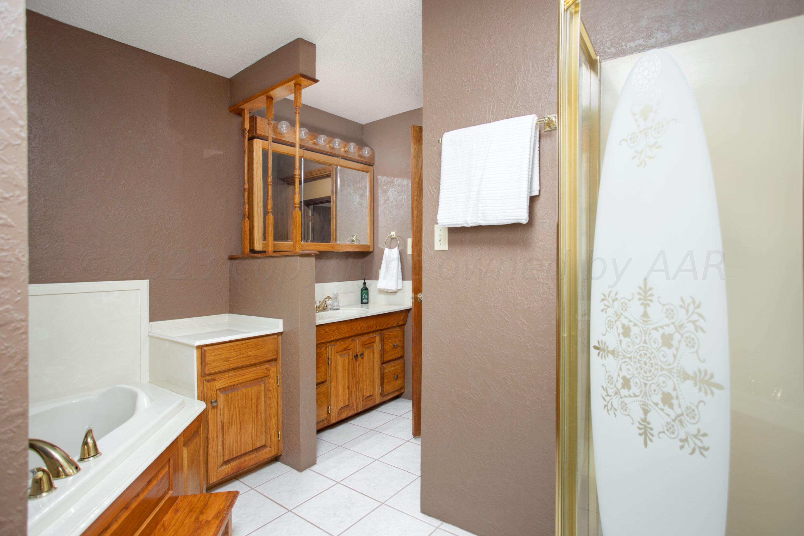 104 Raton Trail Amarillo, TX 79108 - Photo 29 of 49 Hall Bath 3