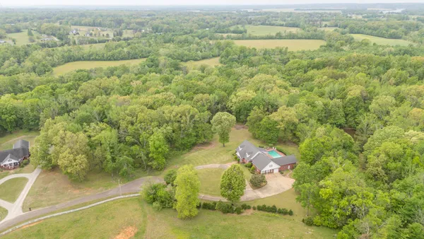 $885,000 | 975 Breckenridge Lane, Savannah, TN 38372