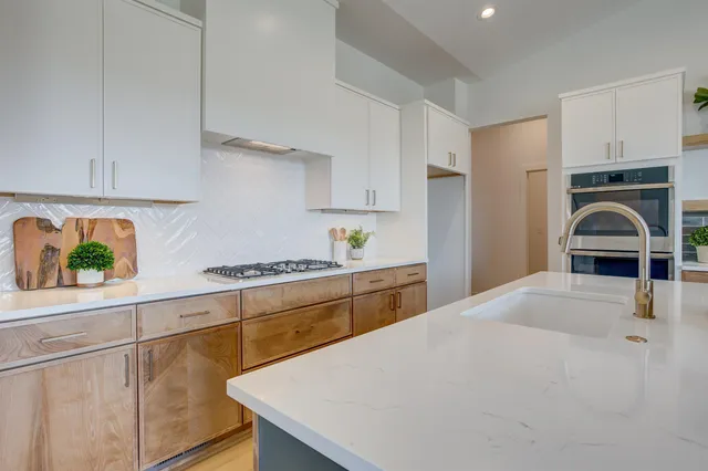 $553,000 | 1226 West Lakeway Court, Andover, KS 67002