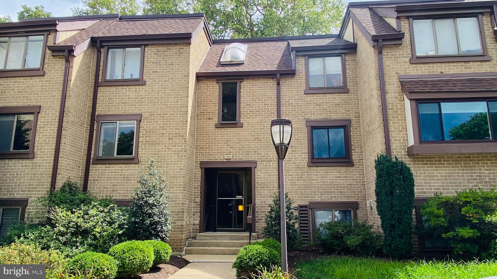 1643 Parkcrest Circle, Unit 200, Reston, VA 20190 Compass