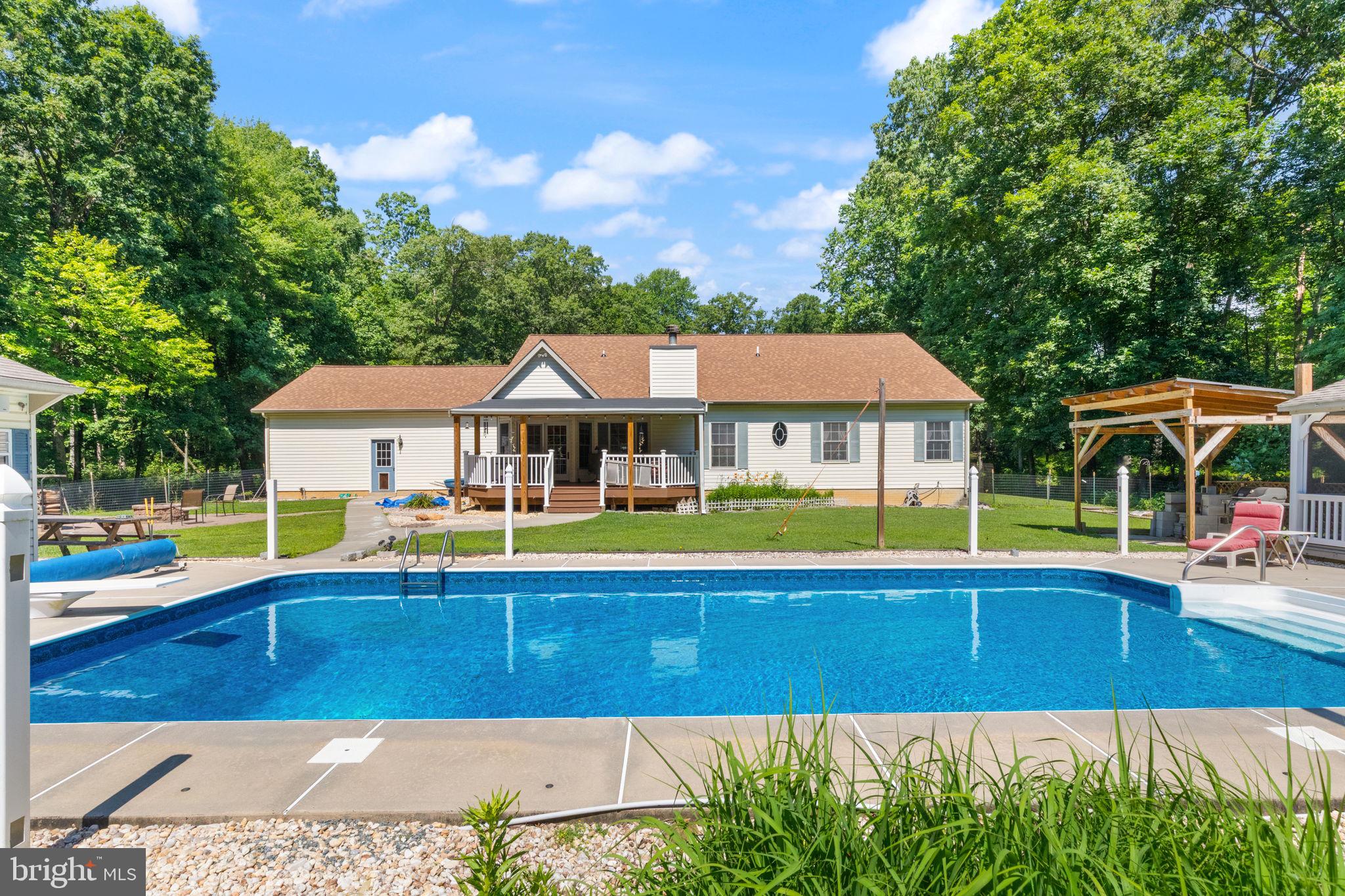 32 Hamilton Lane Elkton, MD 21921 - Photo 5 of 40 Charming home with inviting pool oasis.