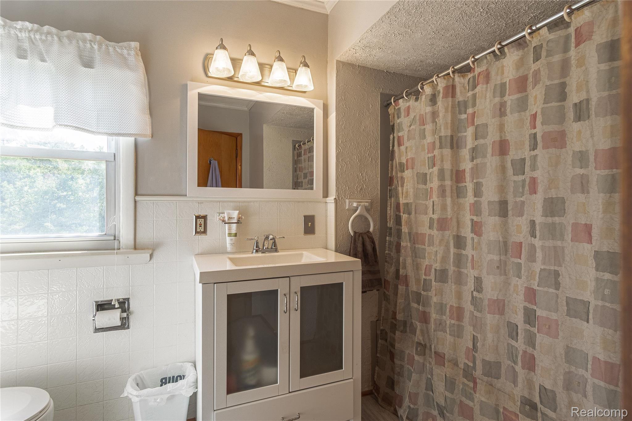 4302 East Lake Road Clio, MI 48420 - Photo 12 of 24 Interiors (27 of 42).jpg