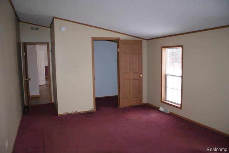 2711 Miller Road Allenton, MI 48002 - Photo 7 of 11 DSC07563