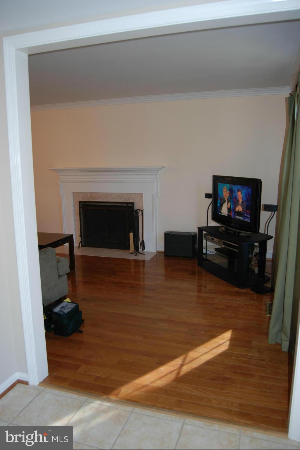 7073 Leestone Street Springfield, VA 22151 - Photo 3 of 30 Living Room