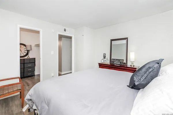 $699 | 305 West Baker, Unit 2002, Baytown, TX 77429
