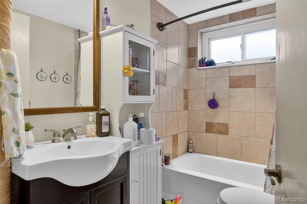 7975 Bendix Road Brighton, MI 48114 - Photo 21 of 90 Gallery Image 21