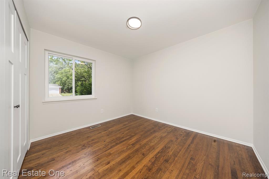 16359 Rutherland Street East Southfield, MI 48076 - Photo 27 of 44 Gallery Image 27