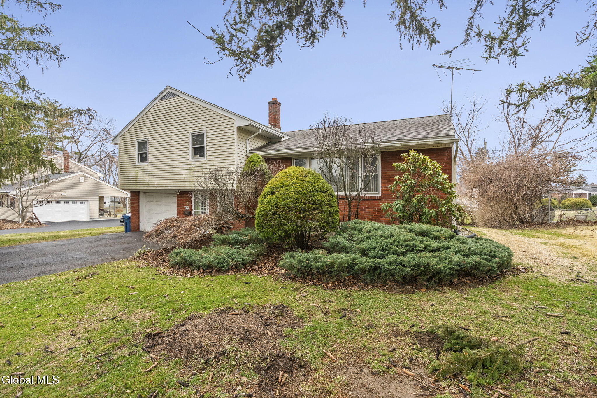 27 Eva Street Colonie, NY 12110 - Photo 2 of 32 3-web-or-mls-27-eva-st