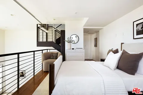 $925,000 | 333 South Wilton Place, Unit 2, Los Angeles, CA 90020