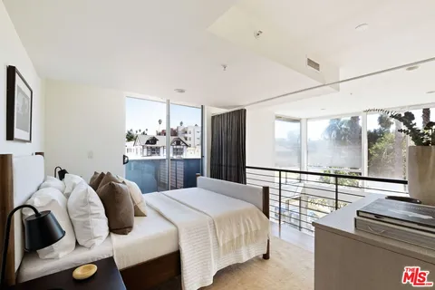 $925,000 | 333 South Wilton Place, Unit 2, Los Angeles, CA 90020