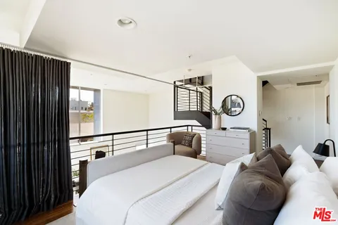 $925,000 | 333 South Wilton Place, Unit 2, Los Angeles, CA 90020