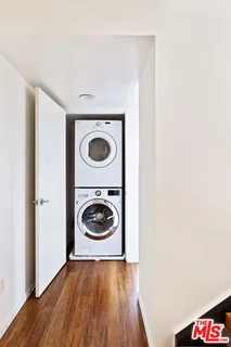 $925,000 | 333 South Wilton Place, Unit 2, Los Angeles, CA 90020