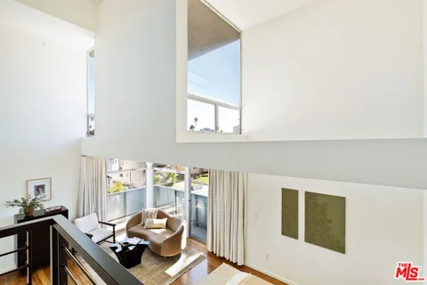 $925,000 | 333 South Wilton Place, Unit 2, Los Angeles, CA 90020