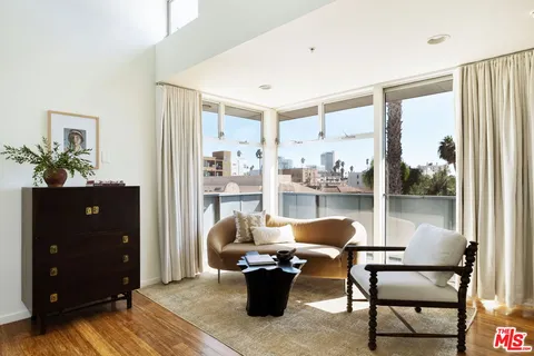 $925,000 | 333 South Wilton Place, Unit 2, Los Angeles, CA 90020