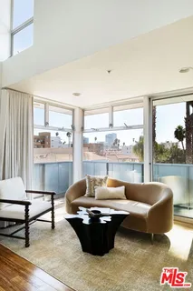 $925,000 | 333 South Wilton Place, Unit 2, Los Angeles, CA 90020