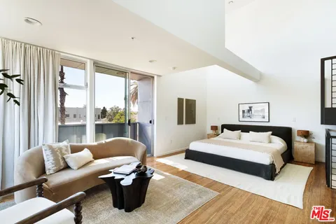 $925,000 | 333 South Wilton Place, Unit 2, Los Angeles, CA 90020