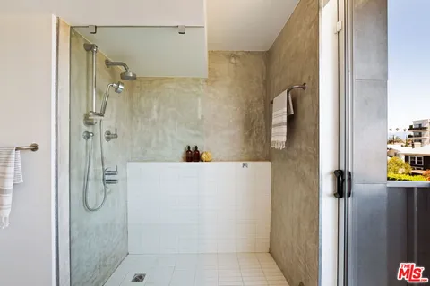 $925,000 | 333 South Wilton Place, Unit 2, Los Angeles, CA 90020